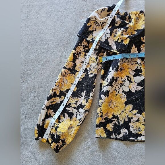 Aritzia Wilfred Black And Yellow Floral Off The Shoulder Top Size XS - Picture 6 of 7